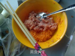 猪肉饺子的做法步骤：2