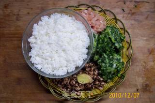 早餐精典制作《芹菜虾皮.蘑菇鸡丁菜炒饭》的做法步骤：15