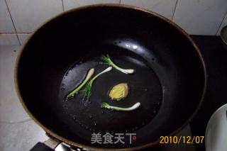 早餐精典制作《芹菜虾皮.蘑菇鸡丁菜炒饭》的做法步骤：15