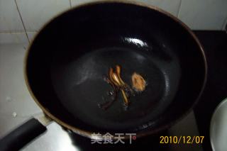 早餐精典制作《芹菜虾皮.蘑菇鸡丁菜炒饭》的做法步骤：15