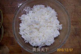 早餐精典制作《芹菜虾皮.蘑菇鸡丁菜炒饭》的做法步骤：15