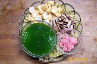 早餐精典制作《芹菜虾皮.蘑菇鸡丁菜炒饭》的做法步骤：15