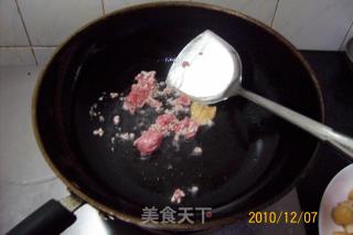 早餐精典制作《芹菜虾皮.蘑菇鸡丁菜炒饭》的做法步骤：15