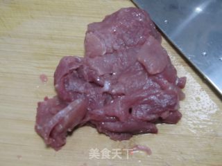 大蒜姬菇炒肉片的做法步骤：2