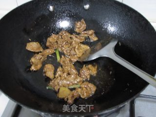 大蒜姬菇炒肉片的做法步骤：2