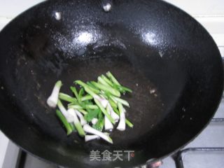 大蒜姬菇炒肉片的做法步骤：2