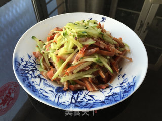 凉拌猪耳朵的做法