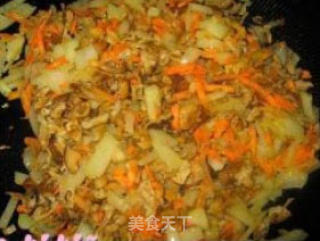 肉丁蘑菇酱的做法步骤：2