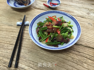 腊肉炒蒜苗的做法