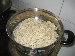 蘑菇肉焖面的做法步骤：3