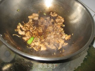 蘑菇肉焖面的做法步骤：3