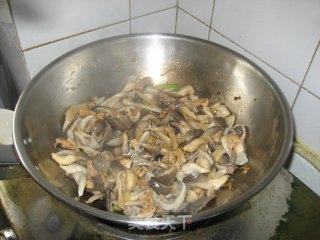 蘑菇肉焖面的做法步骤：3