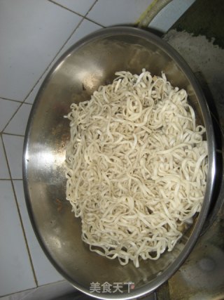 蘑菇肉焖面的做法步骤：3