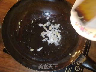 鸡蛋炒芹菜的做法步骤：2