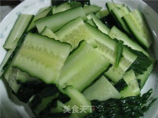 炝鸡蛋黄瓜的做法步骤：2