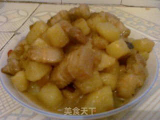 土豆焖五花肉的做法步骤：2