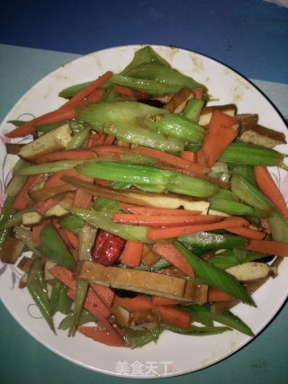 西芹炒香干的做法