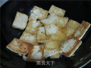 芹香蒜茸豆腐的做法步骤：2