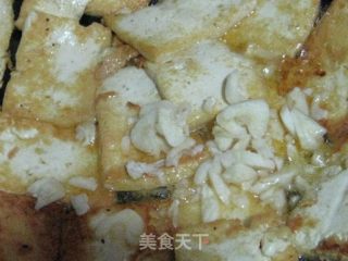 芹香蒜茸豆腐的做法步骤：2