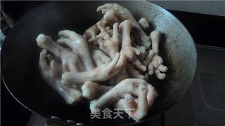 豉油鸡脚的做法步骤：2