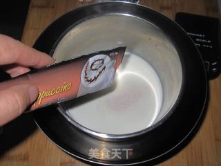 卡布奇诺咖啡味慕斯蛋糕的做法步骤：2