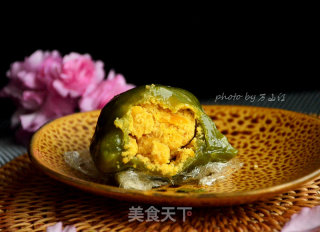 咸蛋黄肉松青团的做法