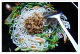 炒粉的诱惑---肉丝炒桂粉的做法步骤：2