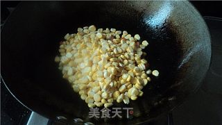 大杂烩炒粒粒的做法步骤：2