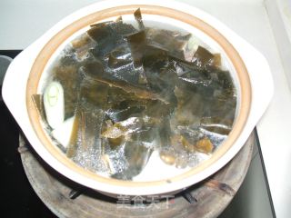排骨海带汤的做法步骤：2