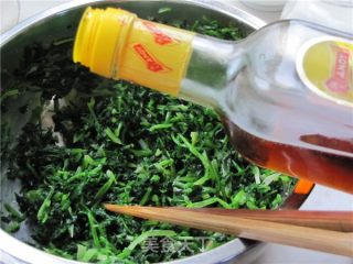 芫荽拌花生米的做法步骤：4