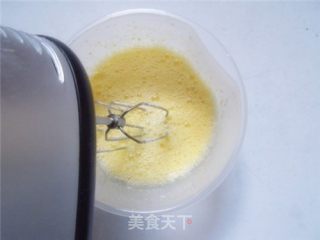怎样把蛋糕卷进面包里——抹茶戚风面包的做法步骤：2