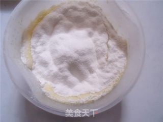 怎样把蛋糕卷进面包里——抹茶戚风面包的做法步骤：2