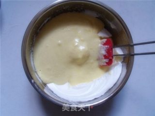 怎样把蛋糕卷进面包里——抹茶戚风面包的做法步骤：2