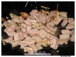 五花肉炒马铃薯的做法步骤：2