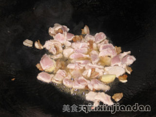 肉片炒薯条的做法步骤：2