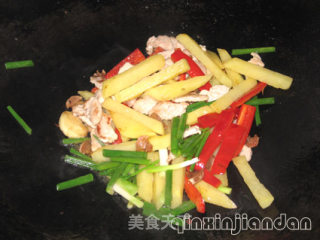 肉片炒薯条的做法步骤：2