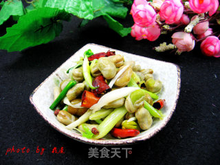 蒜苗炒胡豆的做法