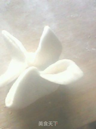 `花样水饺的包法的做法步骤：3