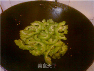 苦瓜肉片的做法步骤：2