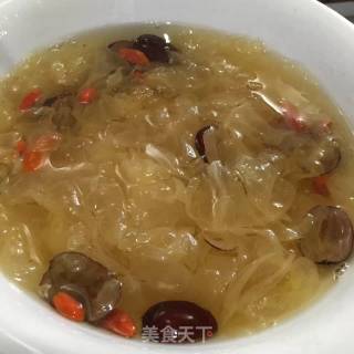 红枣枸杞银耳羹的做法