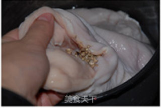 冬季暖胃----酸菜胡椒猪肚汤（电饭锅版）的做法步骤：2