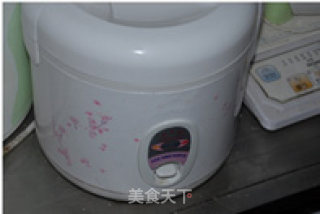 冬季暖胃----酸菜胡椒猪肚汤（电饭锅版）的做法步骤：2