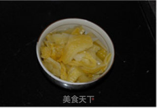 冬季暖胃----酸菜胡椒猪肚汤（电饭锅版）的做法步骤：2