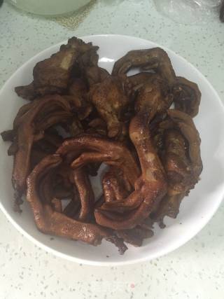 麻辣卤鸭掌的做法