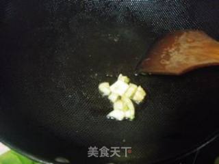 莴笋炒平菇的做法步骤：3