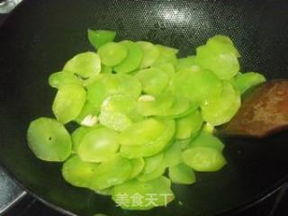 莴笋炒平菇的做法步骤：3