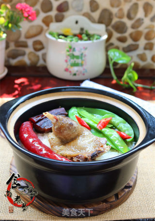 三拼腊味煲仔饭的做法