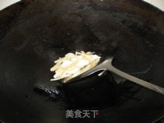 双椒炒鱿鱼的做法步骤：2