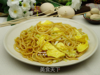 韭黄鸡蛋炒意面的做法
