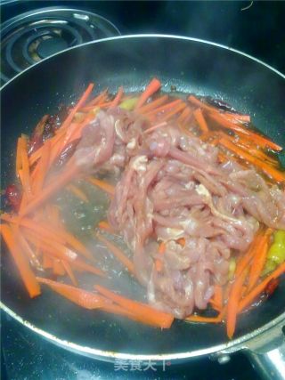 鱼香肉丝~~~的做法步骤：2